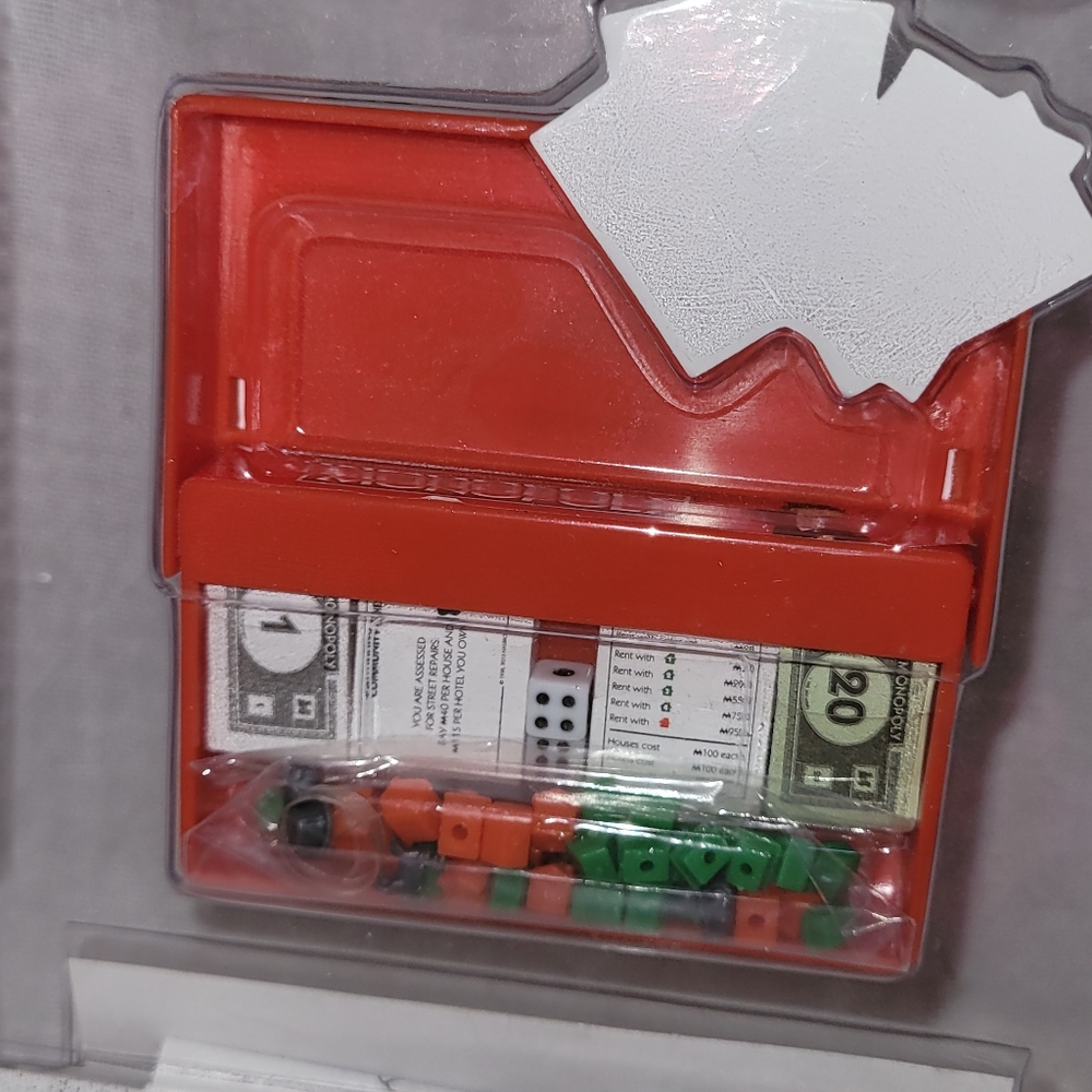 Mini Monopoly by Hasbro - Picture 9 of 12